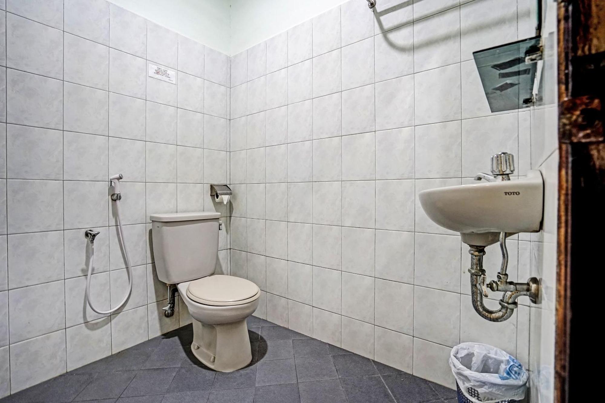 Super Oyo 91805 Hotel Wisma Bari Palembang Eksteriør bilde