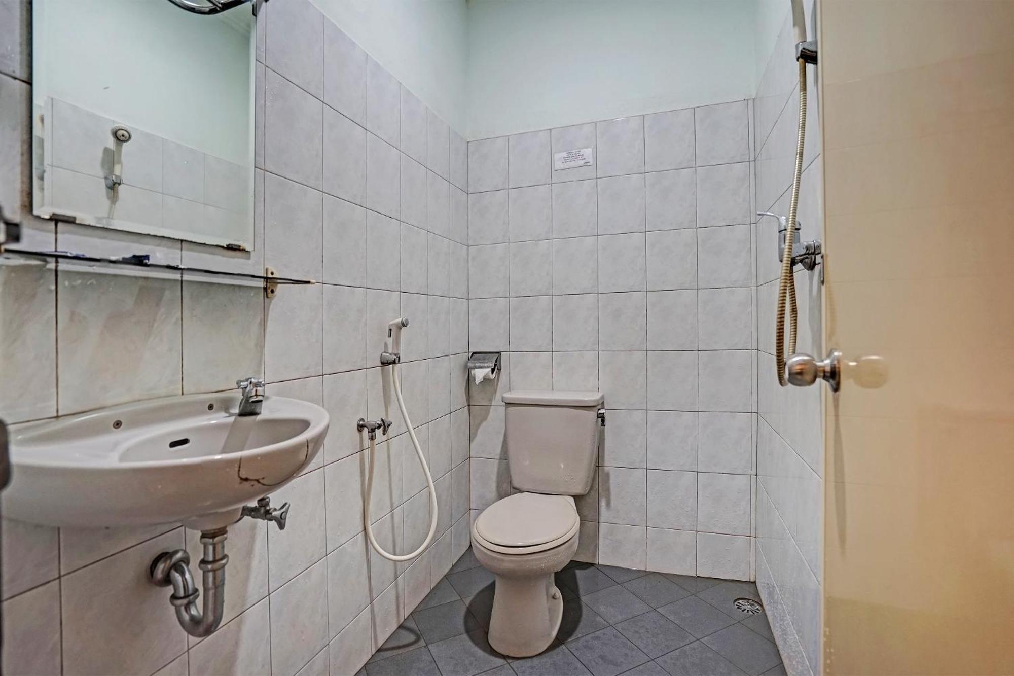Super Oyo 91805 Hotel Wisma Bari Palembang Eksteriør bilde