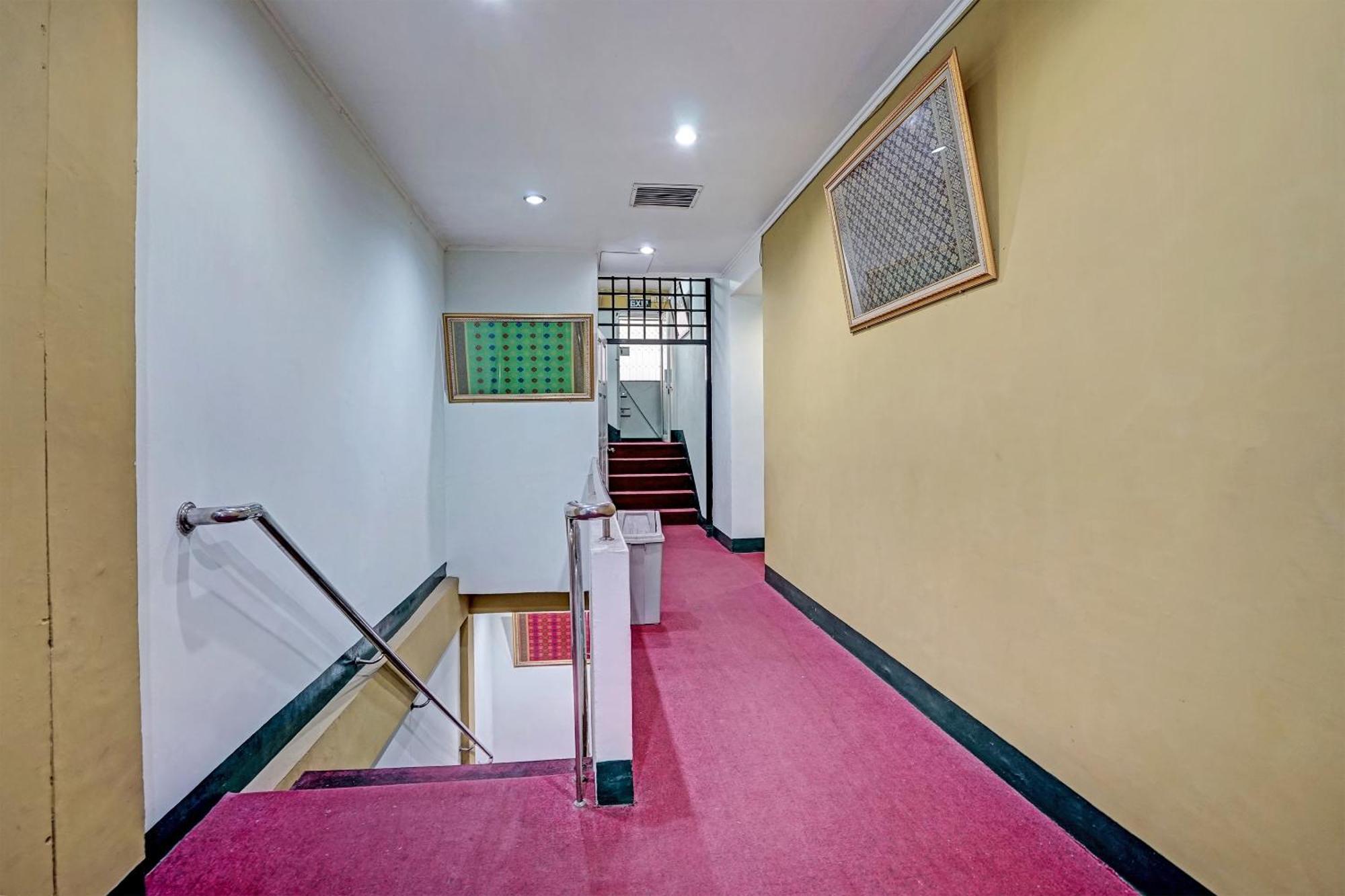 Super Oyo 91805 Hotel Wisma Bari Palembang Eksteriør bilde